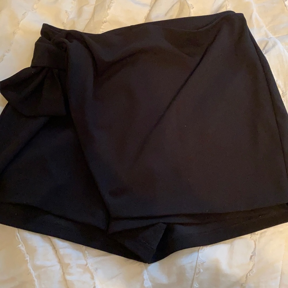 Black Skort